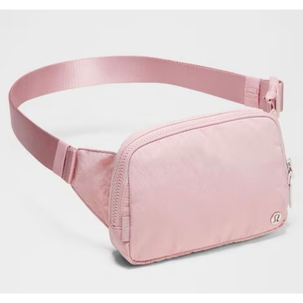 🆕 Lululemon ‘Everywhere Belt Bag’